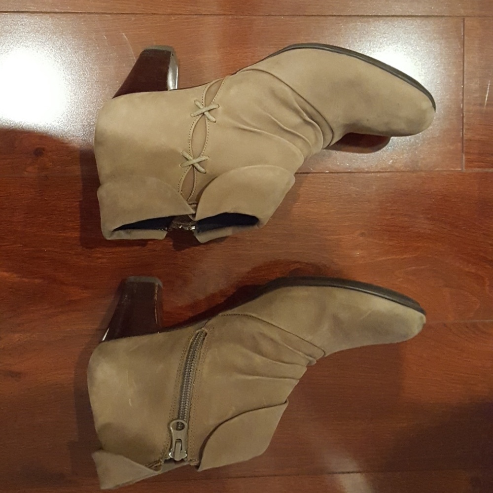 Walking Company Beige  colored shoes in Suede